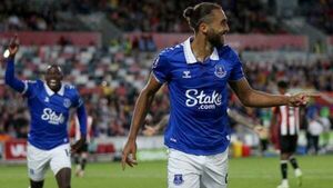 Dominic Calvert-Lewin on target in Everton’s victory at off-colour Brentford Dominic Calvert-Lewin on target in Everton’s victory at off-colour Brentford