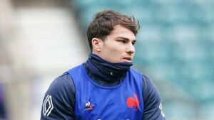 France captain Dupont meeting training goals, to see surgeon on Monday France captain Dupont meeting training goals, to see surgeon on Monday