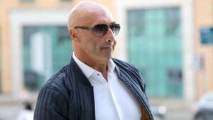 Pete Taylor tells murder trial of being shot in mid-air as he dived toward gunman Pete Taylor tells murder trial of being shot in mid-air as he dived toward gunman
