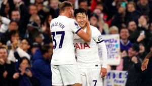 Son Heung-min stars as Tottenham beat Fulham to return to Premier League summit Son Heung-min stars as Tottenham beat Fulham to return to Premier League summit