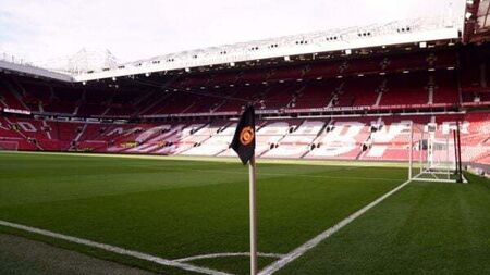 Sunday sport: United and City renew rivalry in Manchester derby