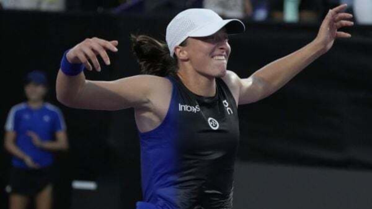 Iga Swiatek returns to world number one after ruthless WTA Finals victory