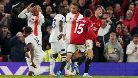 Victor Lindelof strike enough for Manchester United to edge past Luton