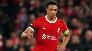 Trent Alexander-Arnold studying great midfielders as part of new ‘hybrid’ role Trent Alexander-Arnold studying great midfielders as part of new ‘hybrid’ role