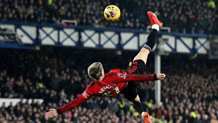 Sunday sport: Bicycle-kick goal from Garnacho helps Man United to away win