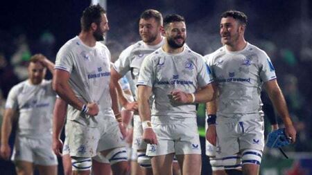 Leinster leave it late to beat rivals Connacht and go top of the URC