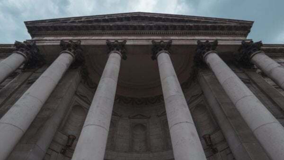 Pub doorman tells High Court that spinal injury was caused by drunk customers