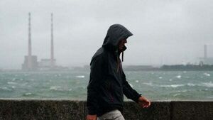 Storm Elin: Weather warnings in place for gale force winds Storm Elin: Weather warnings in place for gale force winds