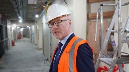 Donnelly ‘not satisfied’ with management of patient flow at some hospitals