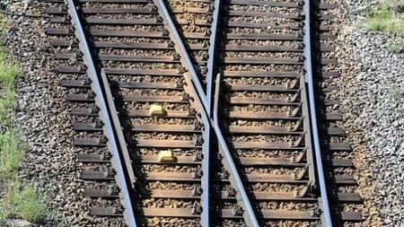 Passenger trains were allowed to pass over broken rail on busy line, report finds