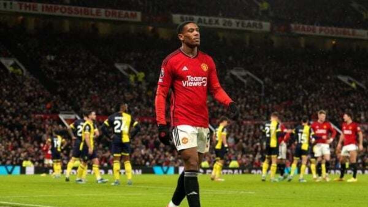 Anthony Martial out for 10 weeks after groin surgery