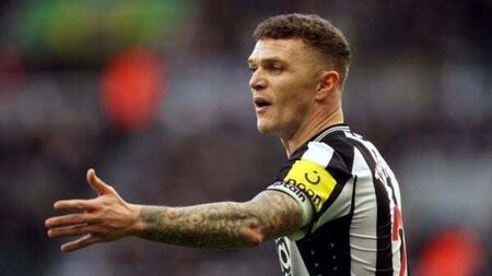 Kieran Trippier ‘committed’ to Newcastle after Bayern Munich bids – Eddie Howe