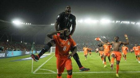 Franck Kessie keeps his cool to knock out holders Senegal on penalties
