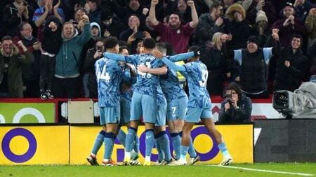 Aston Villa run riot at Bramall Lane to pile misery on Sheffield United