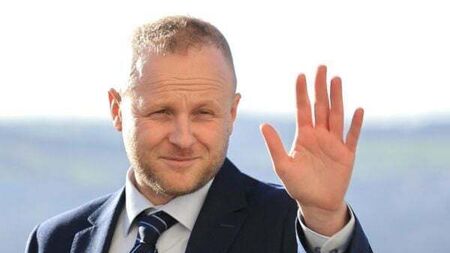 Unionist group plans legal action over DUP deal which led to restoration of Stormont