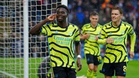 Bukayo Saka at the double as five-star Arsenal hammer Burnley