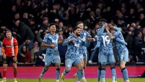 Late Lucas Digne goal sees Aston Villa snatch win over battling Luton