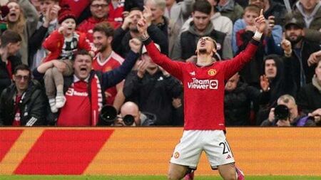 Sunday sport: Man United through to FA Cup semis; Derry best Mayo