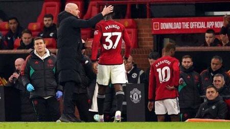 Erik ten Hag expects Kobbie Mainoo to handle the hype after England debut