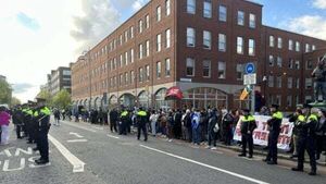 Protesters in standoff near migrant camp in Dublin Protesters in standoff near migrant camp in Dublin