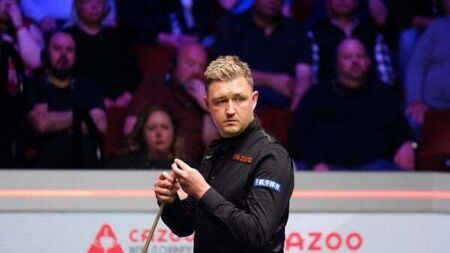 Kyren Wilson three frames from world title after holding off Jak Jones fightback