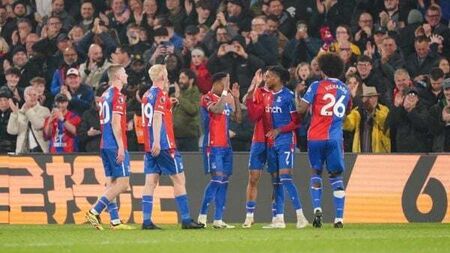 Manchester United humiliated after thumping Palace win