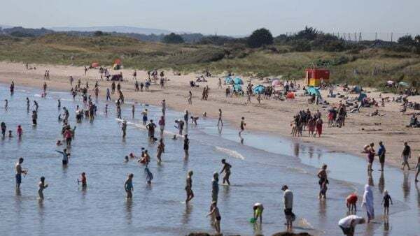 Warm weather set to continue into the weekend with highs of 22 degrees