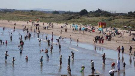 Warm weather set to continue into the weekend with highs of 22 degrees