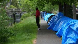 Up to 30 tents pitched along Grand Canal day after 100 cleared Up to 30 tents pitched along Grand Canal day after 100 cleared