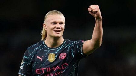 Erling Haaland double puts Man City in control of title destiny