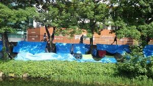Tent clearance underway along Grand Canal in Dublin