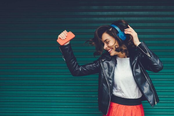 A 70s-themed silent disco is on the agenda for Pride of the Déise 2024 where people dance to the playlist on headphones A 70s-themed silent disco is on the agenda for Pride of the Déise 2024 where people dance to the playlist on headphones