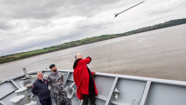 Mayor reclaims the waters in century-old tradition