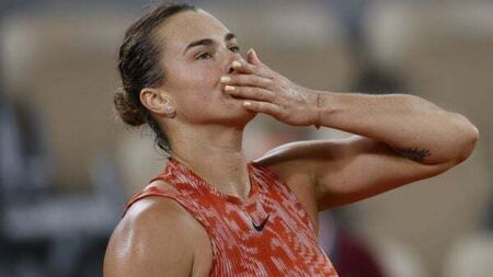 Aryna Sabalenka and Elena Rybakina join Iga Swiatek in French Open third round