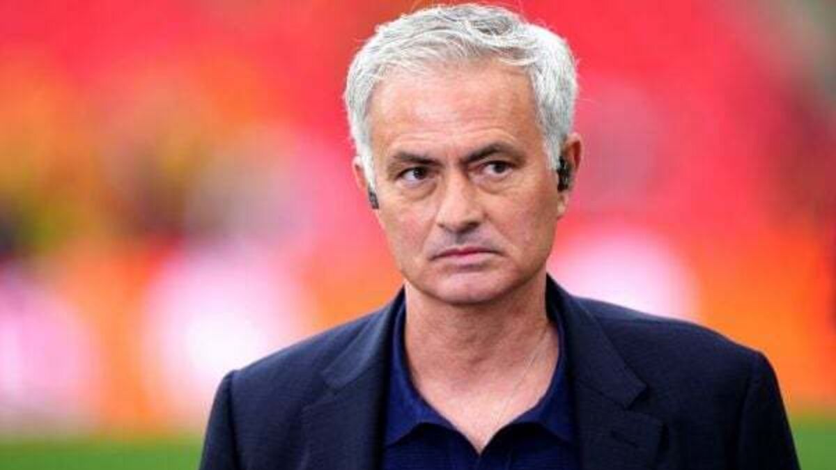 Thousands of fans pack into Fenerbahce stadium to see Jose Mourinho become boss