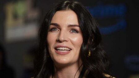 Aisling Bea enlists famous friends to reveal first pregnancy