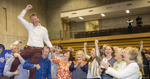 Rise of Independents and Social Democrats