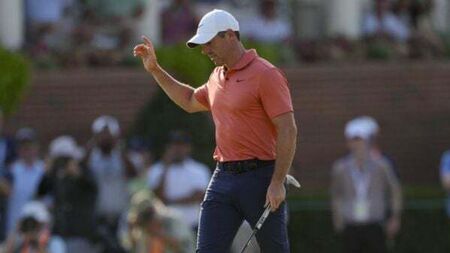 Rory McIlroy eyes fifth major title win with flawless start at US Open