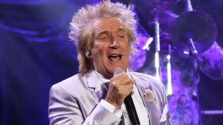 Rod Stewart defends support for Ukraine after booing at Germany gig