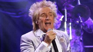 Rod Stewart defends support for Ukraine after booing at Germany gig