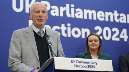 Gregory Campbell retains Derry seat by slim margin over Sinn Féin