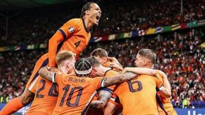Muldur own goal sends Netherlands into semis