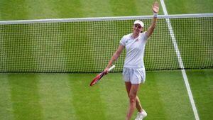 Elena Rybakina powers past Elina Svitolina to reach Wimbledon semi-final