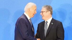 Starmer gives Biden Arsenal shirt to cement ‘very special’ relationship with US