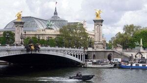 Swimming triathlon training cancelled due to poor water quality in Seine