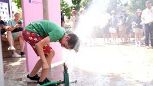 Olympic athletes and fans struggle to stay cool as Paris temperatures soar Olympic athletes and fans struggle to stay cool as Paris temperatures soar
