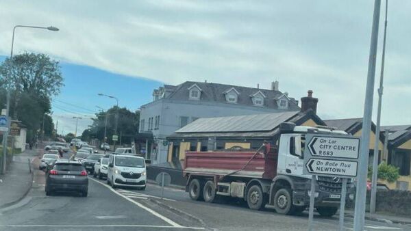 Ardkeen rush hour delays as truck breaks down at roundabout