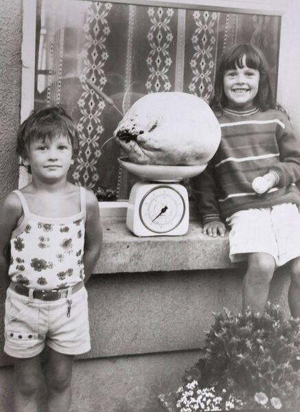 Kathy and Jerry Cronin from Newtown, Tramore, with a 6lb mushroom picked at Butlerstown back in 1983. Kathy and Jerry Cronin from Newtown, Tramore, with a 6lb mushroom picked at Butlerstown back in 1983.