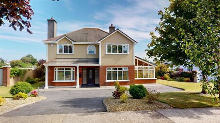 Waterford Property: Elegant family home close to city 