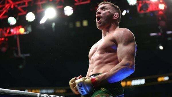 Du Plessis submits Adesanya to retain UFC middleweight title